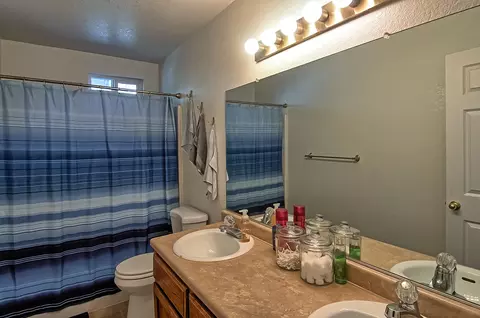 6825 Hemlock St, Redding, CA 96001 photo 13