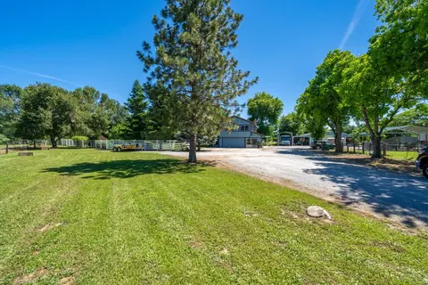 12195 Alpha Ln, Redding, CA 96003 photo 11