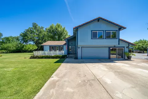12195 Alpha Ln, Redding, CA 96003 photo 8