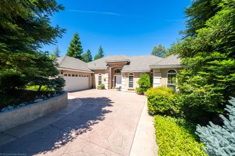 548 Aurora Pl, Redding, CA 96001 photo 2