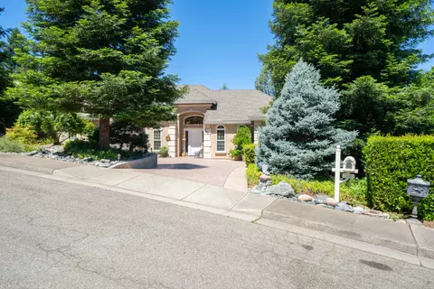 548 Aurora Pl, Redding, CA 96001 photo 1