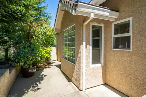 548 Aurora Pl, Redding, CA 96001 photo 59