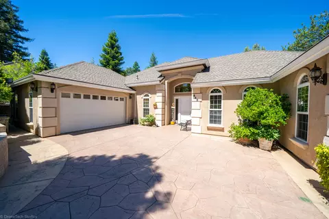 548 Aurora Pl, Redding, CA 96001 photo 3