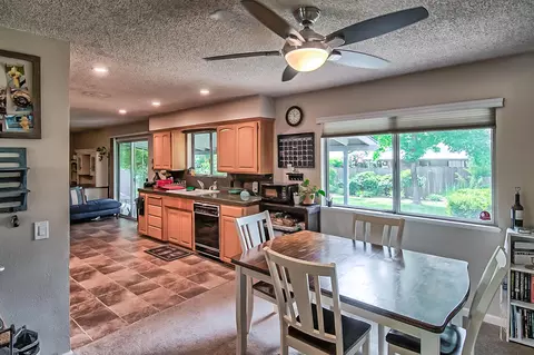 2911 Squire Ave, Redding, CA 96002 photo 5