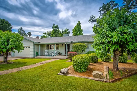 2911 Squire Ave, Redding, CA 96002 photo 1