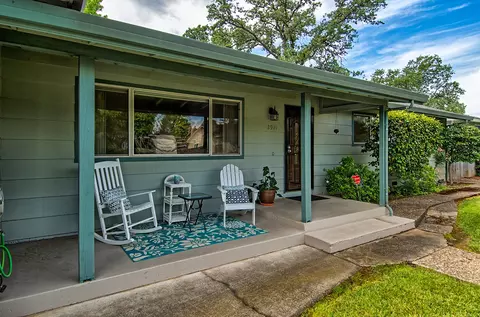 2911 Squire Ave, Redding, CA 96002 photo 2
