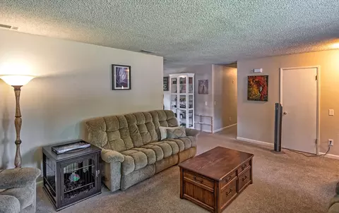 2911 Squire Ave, Redding, CA 96002 photo 4