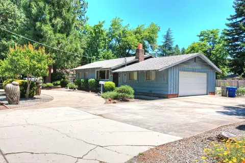 3301 Pioneer Ln, Redding, CA 96001 photo 3
