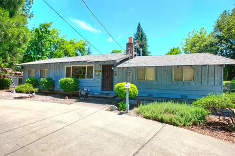 3301 Pioneer Ln, Redding, CA 96001 photo 4