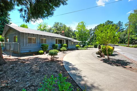 3301 Pioneer Ln, Redding, CA 96001 photo 5