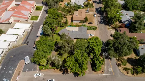 850 Parsons Dr, Redding, CA 96002 photo 2