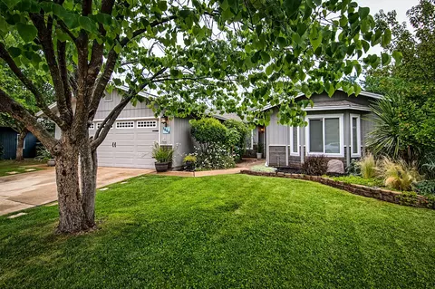 1664 Galaxy Way, Redding, CA 96002 photo 2