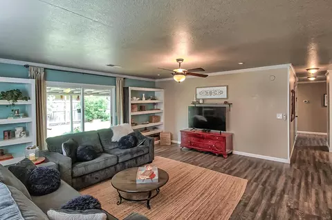 1664 Galaxy Way, Redding, CA 96002 photo 5
