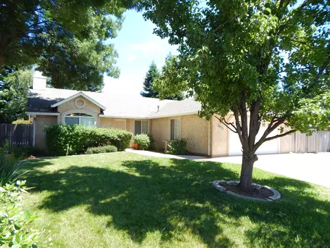 3975 Bristol Dr, Redding, CA 96002 photo 1