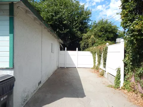 210 Chestnut Ave, Red Bluff, CA 96080 photo 2