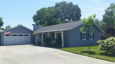 320 Michael Dr, Red Bluff, CA 96080 photo 2