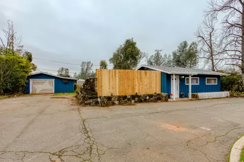 1521 Mistletoe Ln, Redding, CA 96002 photo 3
