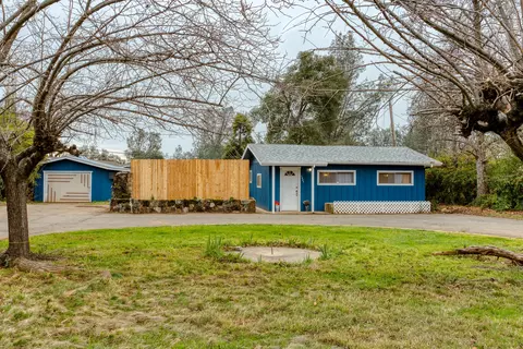 1521 Mistletoe Ln, Redding, CA 96002 photo 2
