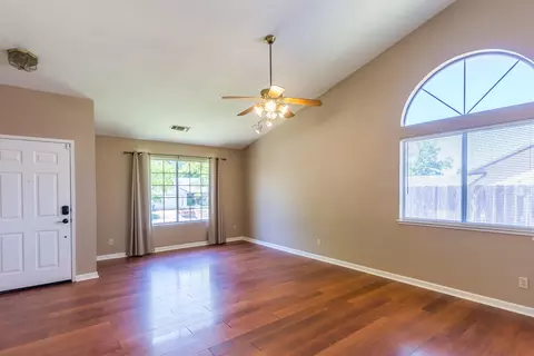 555 Vansicklen Way, Redding, CA 96003 photo 4