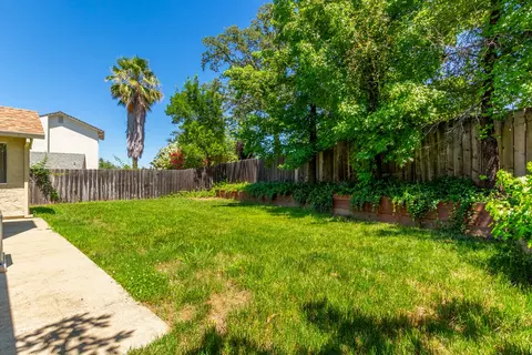 555 Vansicklen Way, Redding, CA 96003 photo 17