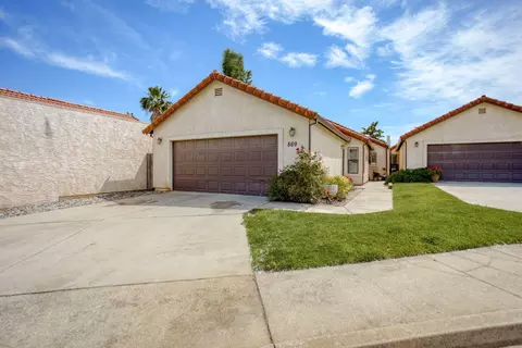 869 Tanglewood Dr, Redding, CA 96003 photo 1