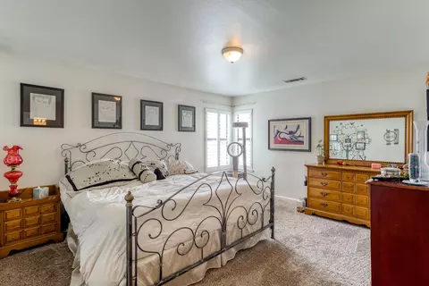 869 Tanglewood Dr, Redding, CA 96003 photo 5
