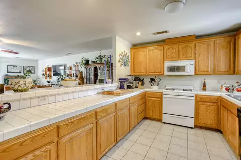 869 Tanglewood Dr, Redding, CA 96003 photo 3