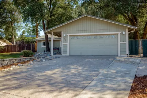 1157 Belcrest Dr, Redding, CA 96003 photo 2
