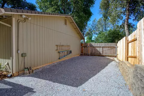1157 Belcrest Dr, Redding, CA 96003 photo 23