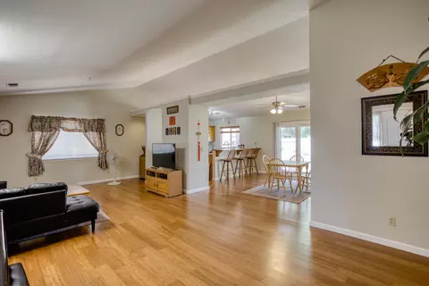 770 Spaniel Dr, Redding, CA 96003 photo 3