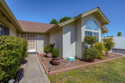 770 Spaniel Dr, Redding, CA 96003 photo 2