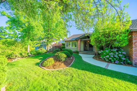 3627 Wasatch Dr, Redding, CA 96001 photo 2
