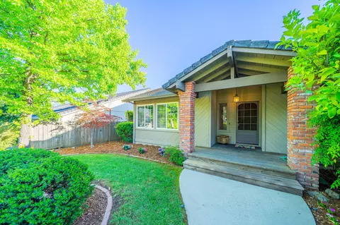 3627 Wasatch Dr, Redding, CA 96001 photo 4