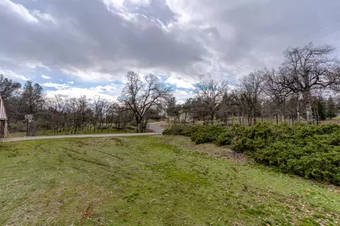 9121 Sugarloaf Dr, Redding, CA 96001 photo 62
