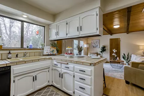 9121 Sugarloaf Dr, Redding, CA 96001 photo 24
