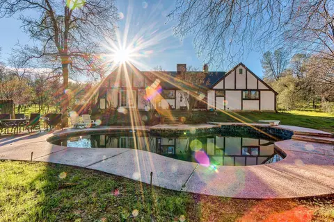 9121 Sugarloaf Dr, Redding, CA 96001 photo 1