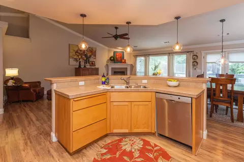 2094 Button Pl, Redding, CA 96002 photo 8