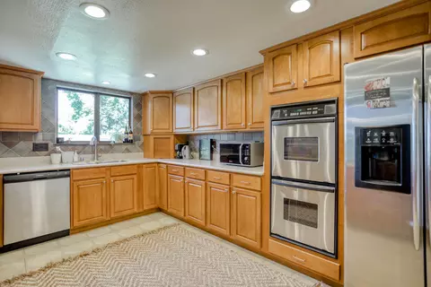 5574 Trish Ct, Redding, CA 96003 photo 5