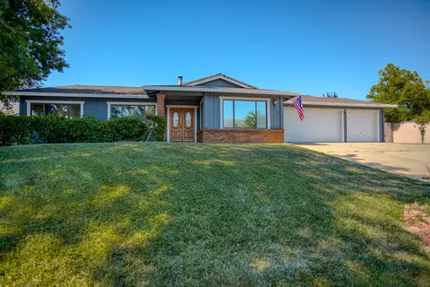 5574 Trish Ct, Redding, CA 96003 photo 3