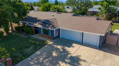 5574 Trish Ct, Redding, CA 96003 photo 4
