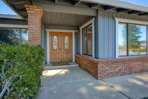 5574 Trish Ct, Redding, CA 96003 photo 2