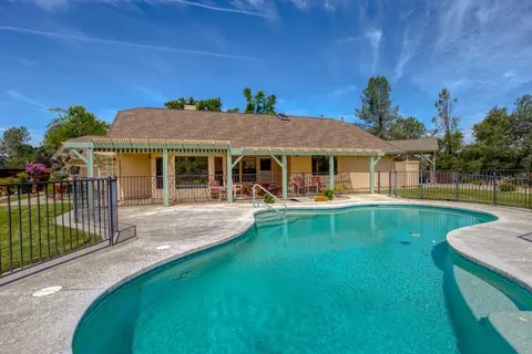 3000 Sunglow Dr, Redding, CA 96001 photo 1