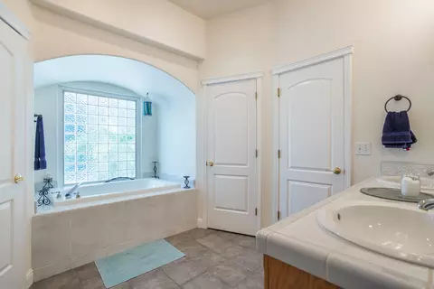 5802 Norwich Ct, Redding, CA 96003 photo 13
