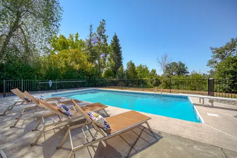 3431 Sunglow Dr, Redding, CA 96001 photo 1