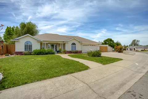 3431 Sunglow Dr, Redding, CA 96001 photo 2