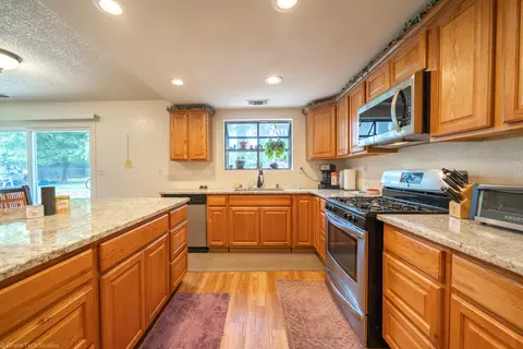 4957 Amanda Dr, Redding, CA 96002 photo 21