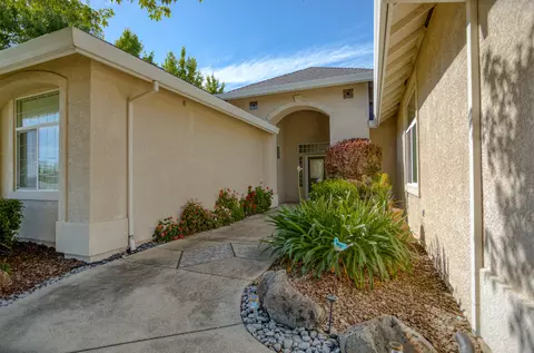 2106 Lafayette Ct, Redding, CA 96003 photo 2