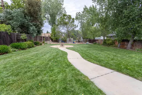 546 Martinique Cir, Redding, CA 96003 photo 8