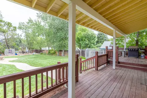 546 Martinique Cir, Redding, CA 96003 photo 7