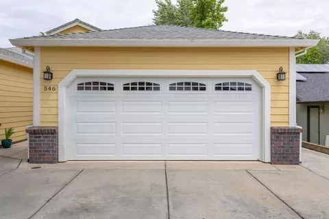 546 Martinique Cir, Redding, CA 96003 photo 2